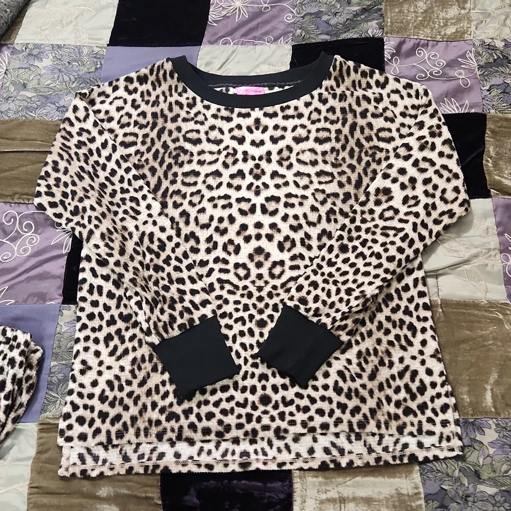 Betsey Johnson Pajama Set - Picture 3 of 11